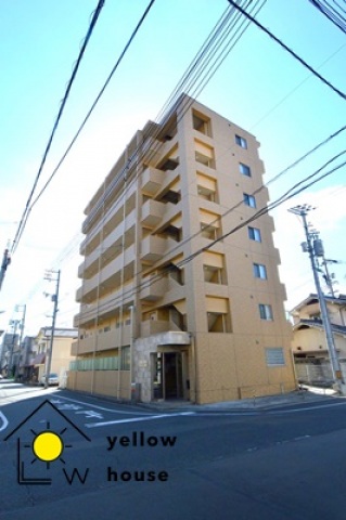 岡山市北区清輝橋のマンションの建物外観