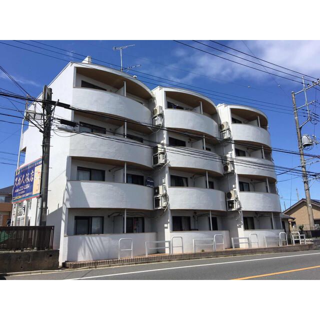 【川越市大字的場のマンションの建物外観】