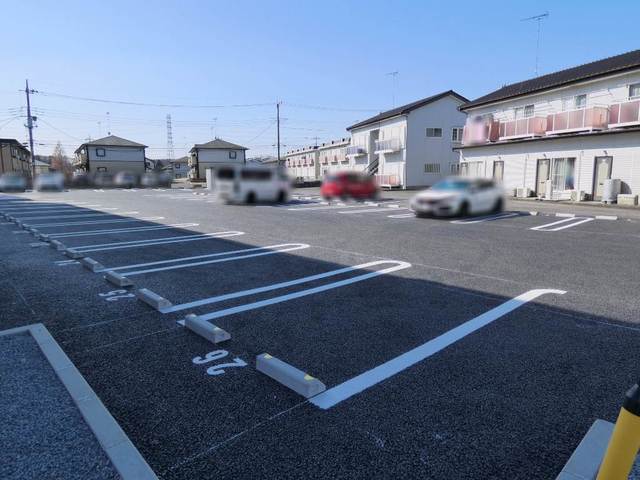 【塩谷郡高根沢町光陽台のマンションの駐車場】