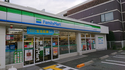 コンビニ　ファミリーマート 新高小学校前店（コンビニ）まで961m