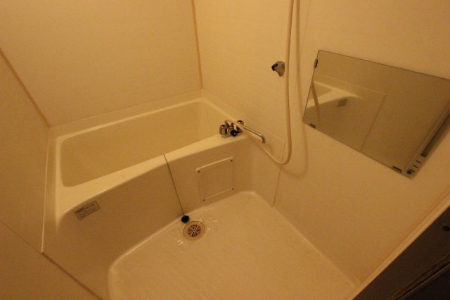 バス・シャワールーム　※他のお部屋の写真です