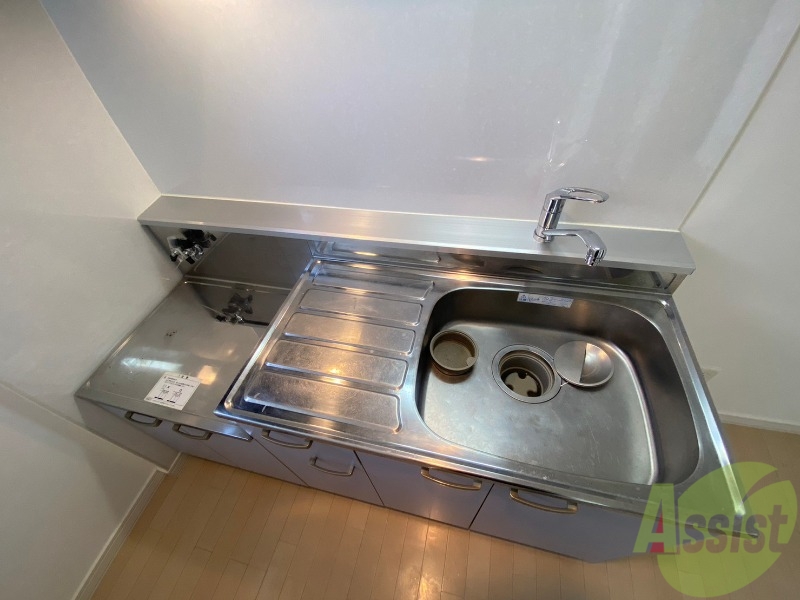 キッチン　洗い場が大きくて洗い物もしやすそうです。