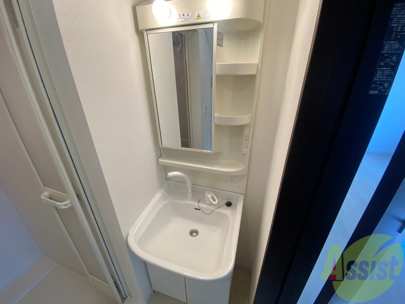 洗面設備　シャンプードレッサー。身支度はここでばっちりですね。