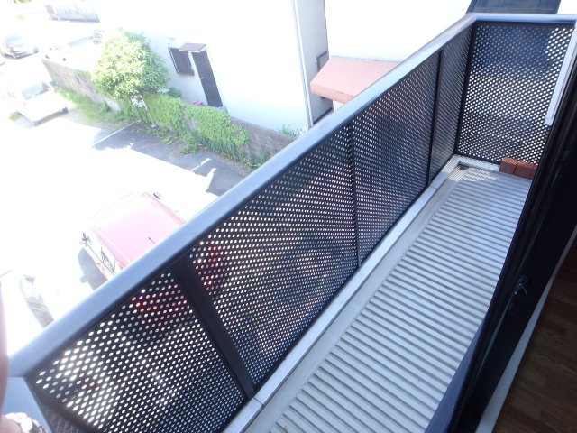 バルコニー　バルコニーからの眺めを楽しみながら食事をしませんか