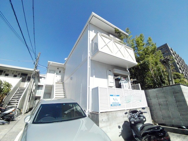 建物外観　阪急・阪神・ＪＲが利用出来る便利な立地