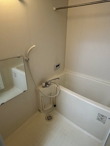 バス・シャワールーム　追い焚きでいつでも暖かい湯船に浸かれますね♪