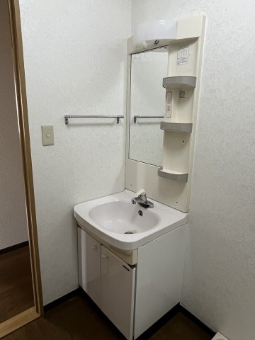 洗面設備　独立洗面台で朝の支度もバッチリ☆