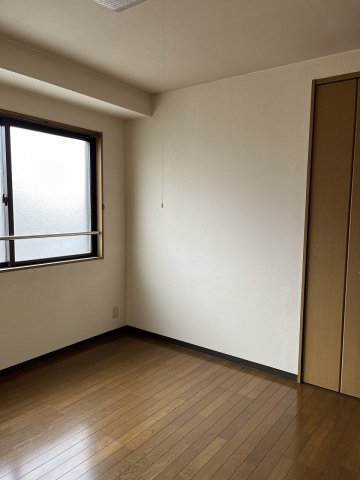 その他部屋・スペース　洋室にも窓があります！