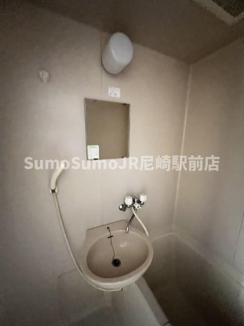 洗面設備　スペースが確保できる洗面所です