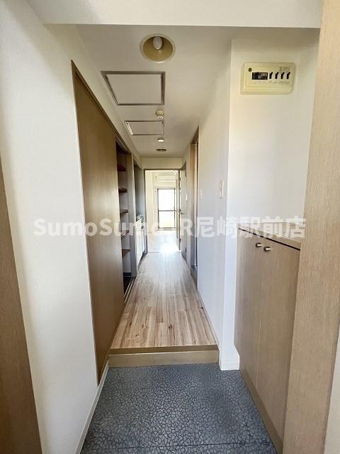 玄関　収納もある玄関です