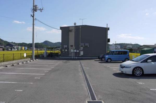 駐車場　エントランス