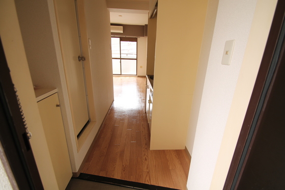 玄関　※別号室の写真を使用しております。