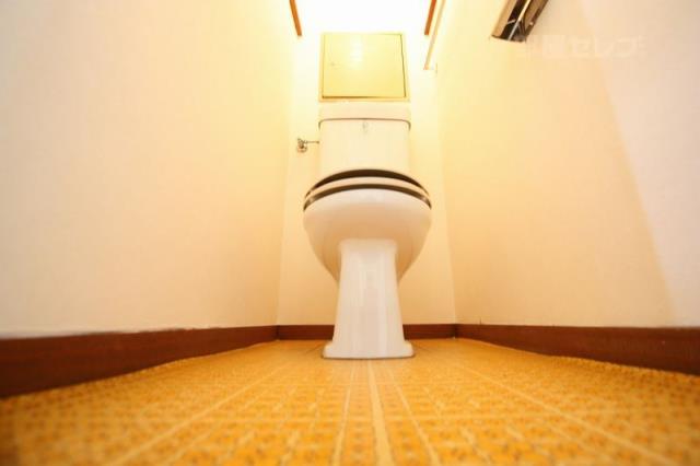 トイレ　考え事でも。（イメージ写真）