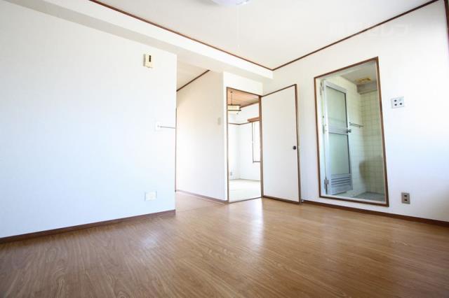 居室・リビング　明るく清潔感のある空間です。（イメージ写真）