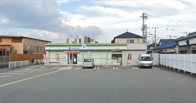 コンビニ　ファミリーマート　たつの山津屋店（コンビニ）まで425m