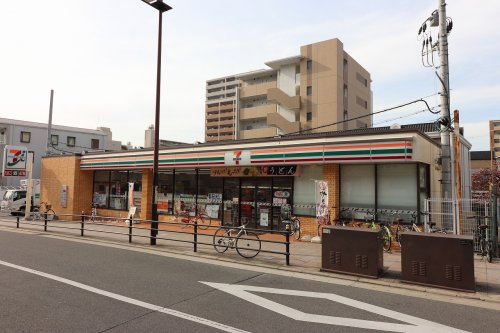 コンビニ　セブンイレブン JR放出駅西店（コンビニ）まで128m