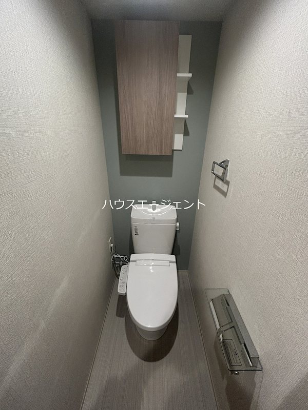 トイレ　ウォシュレット付のトイレです。