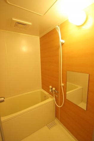 バス・シャワールーム　バスルームです。