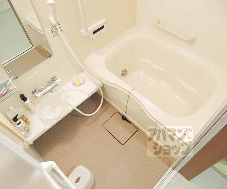 バス・シャワールーム　追い炊き機能付きです。