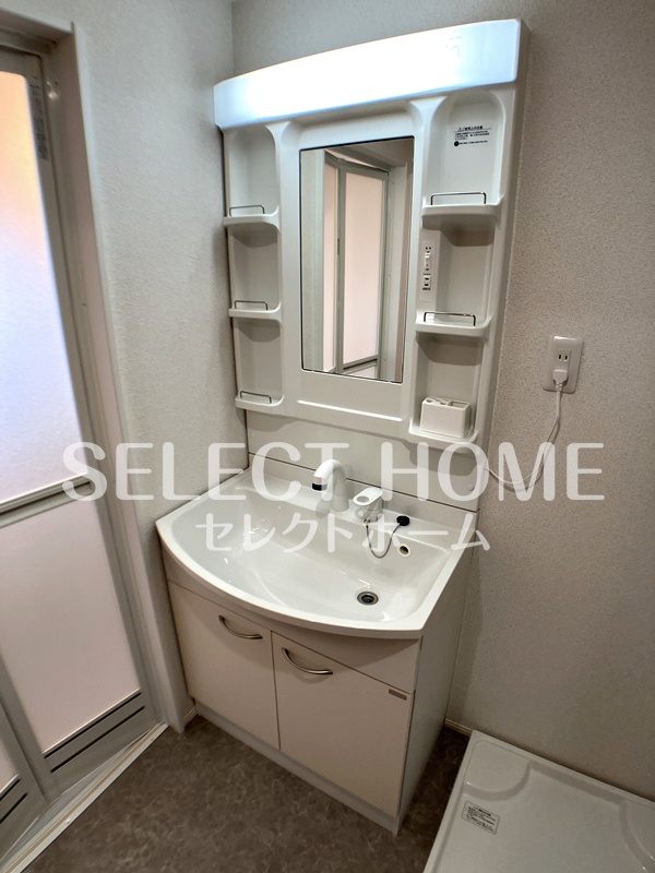 洗面設備　朝の支度にも助かる、独立の洗髪洗面化粧台