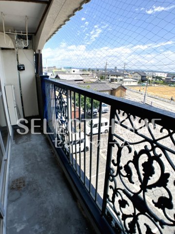 バルコニー　外からの目が気にならないバルコニーで洗濯物が干せます