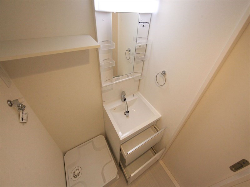 洗面設備　脱衣所　独立洗面台（シャンプードレッサー付）収納スペース有