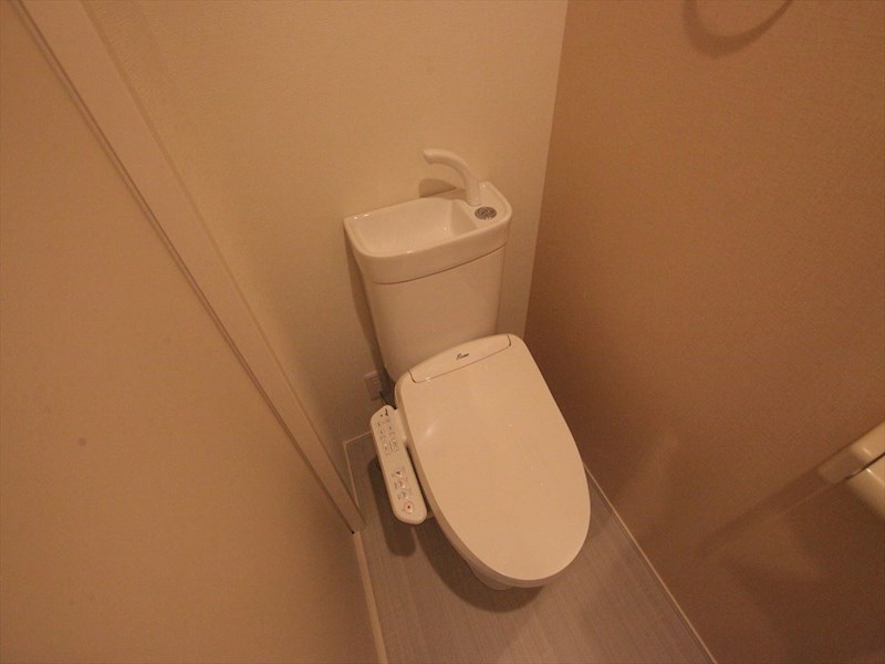 トイレ　温水洗浄暖房便座付トイレ