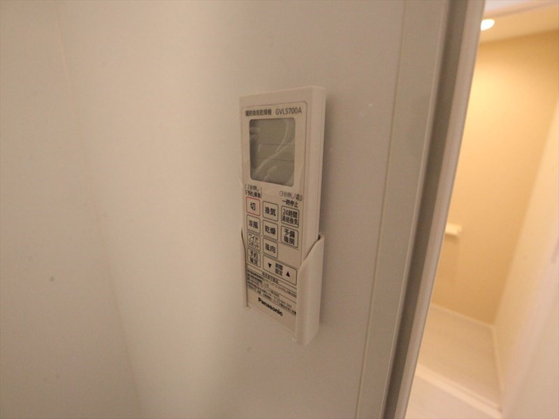 その他設備　浴室暖房乾燥機付き