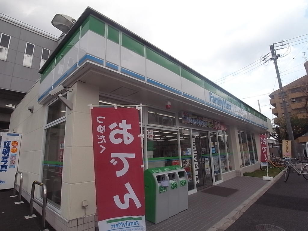 コンビニ　ファミリーマート 近鉄烏森駅前店 (コンビニ)（コンビニ）まで120m