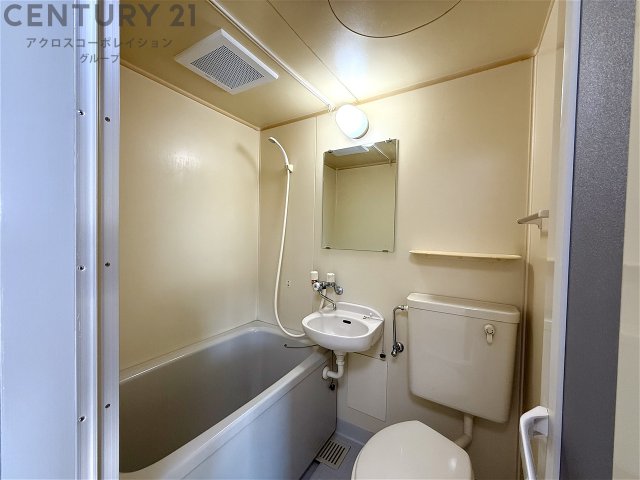 バス・シャワールーム　コンパクトで使いやすいお風呂です