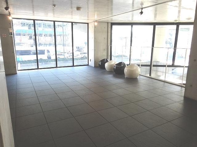 ロビー　開放感溢れる広々としたロビーです