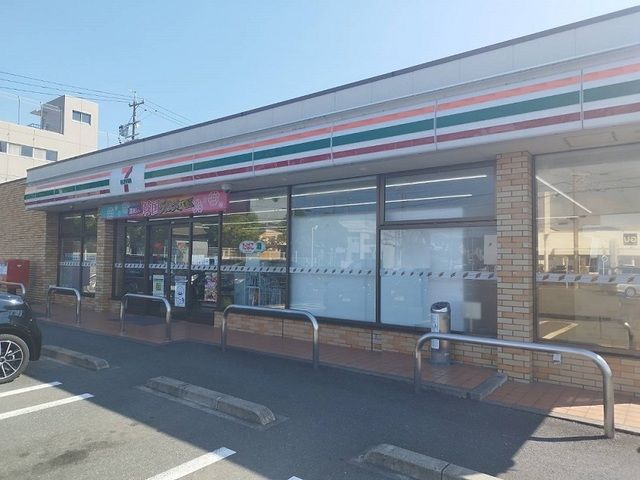 コンビニ　セブンイレブン（コンビニ）まで750m