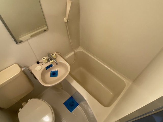 バス・シャワールーム　コンパクトで使いやすいお風呂です