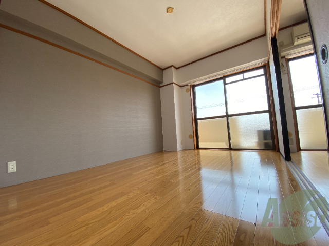 その他部屋・スペース　寝室はこちらです。日が入ってくるので、朝の目覚めがよさそう