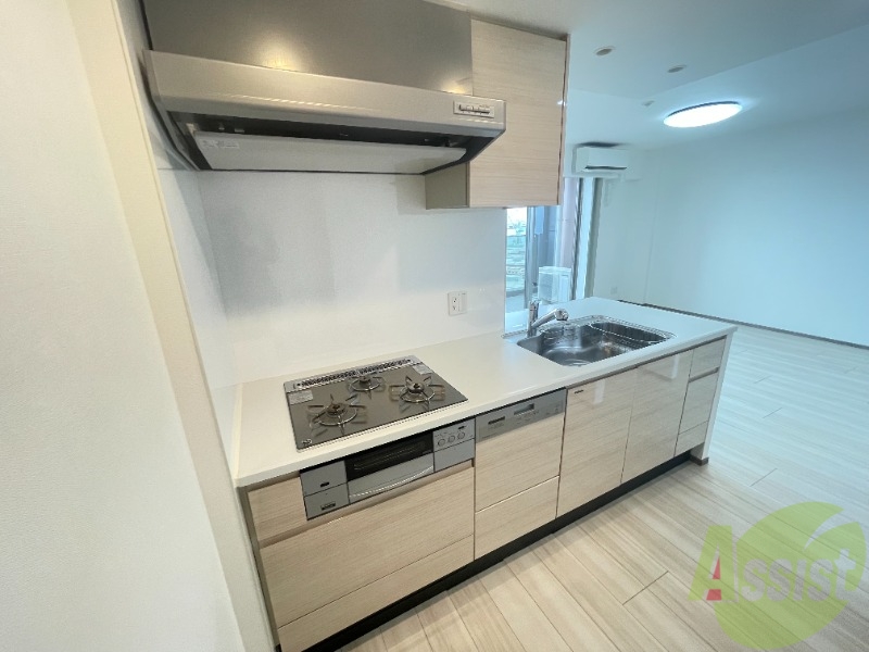 キッチン　３口ガスコンロは使いやすいですね♪