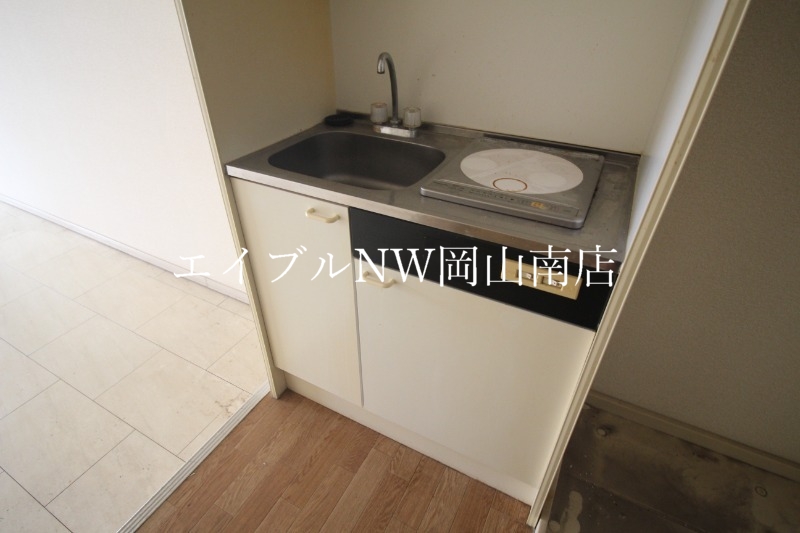 キッチン　同物件の違う部屋です。