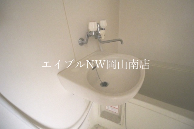 洗面設備　同物件の違う部屋です。