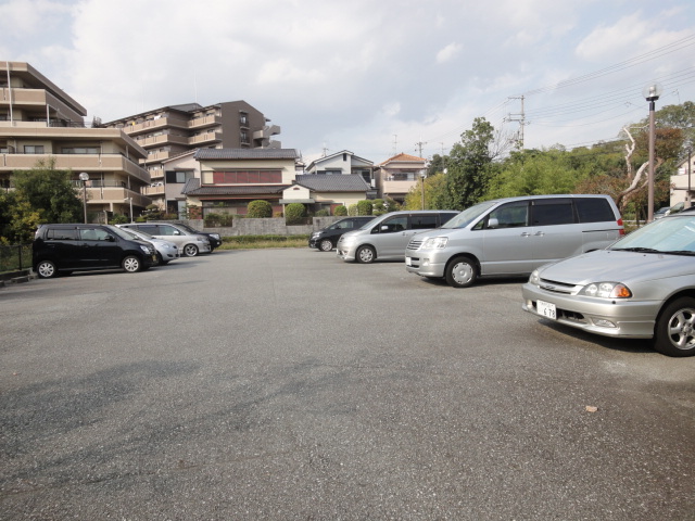 駐車場　駐車場に車を止められます
