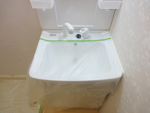 洗面設備　ゆったりとスペースのある洗面所
