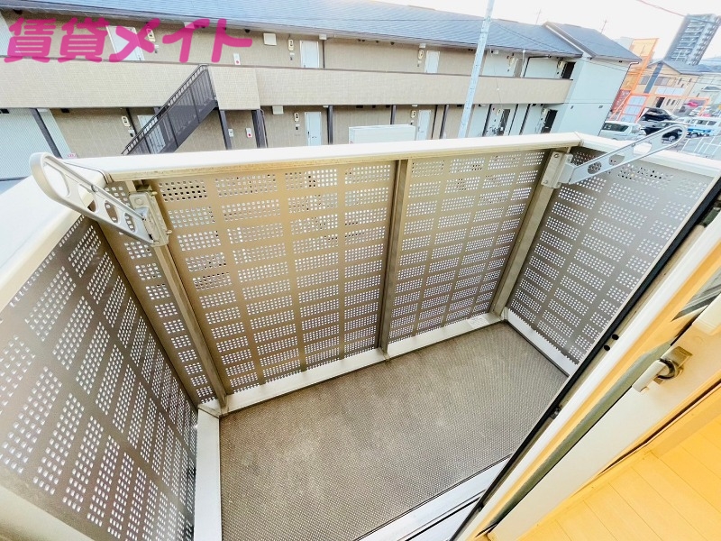 バルコニー　同物件別部屋の写真です