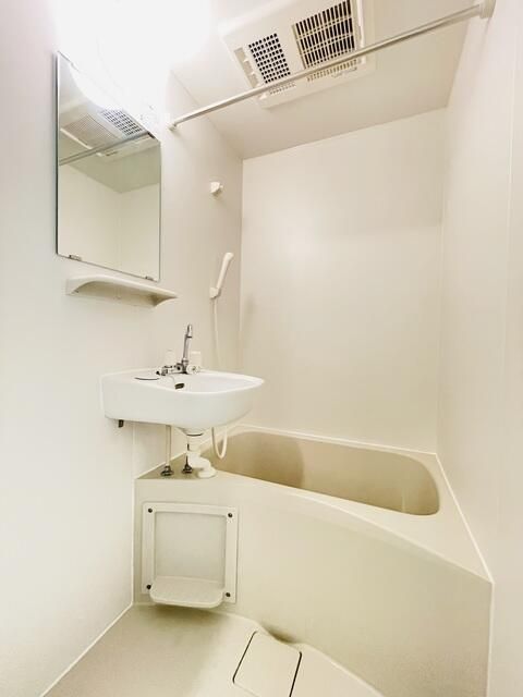 バス・シャワールーム　花粉・梅雨の時期にオススメの浴室乾燥機付きバスルームです♪