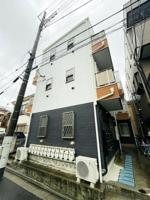建物外観　周辺は閑静な住宅街ですので落ち着いた住環境です！