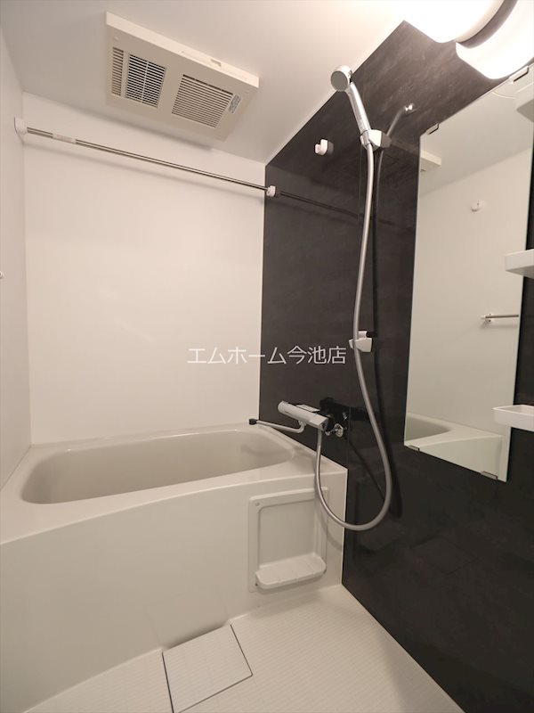 バス・シャワールーム　浴室暖房乾燥機能付バス