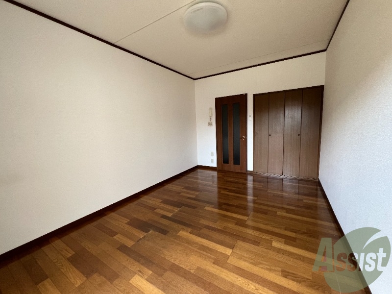 その他部屋・スペース　別角度からの洋室です。ベットなどを置いても余裕がありそうです