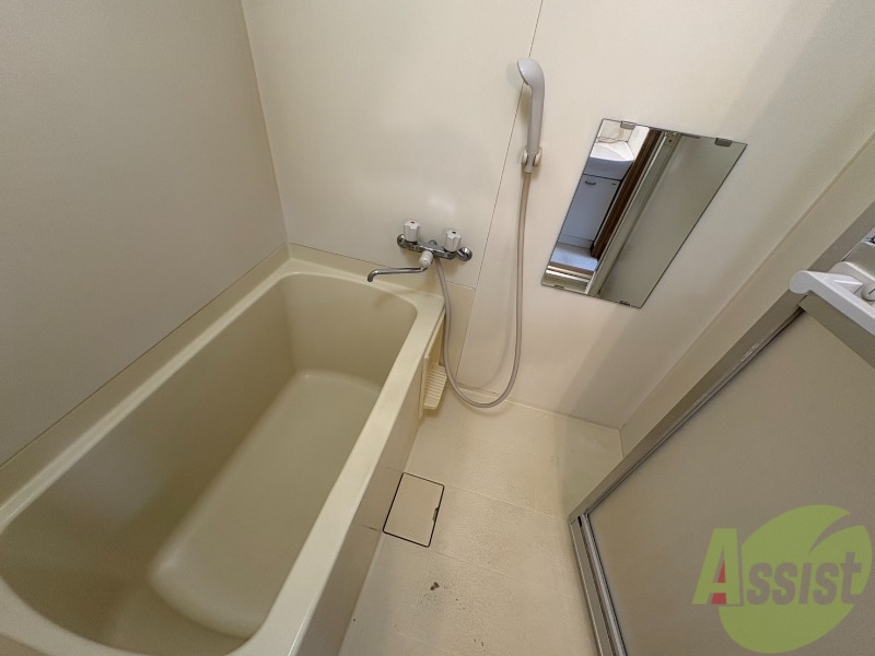 バス・シャワールーム　お風呂になります。一日の疲れを癒してくださいね。