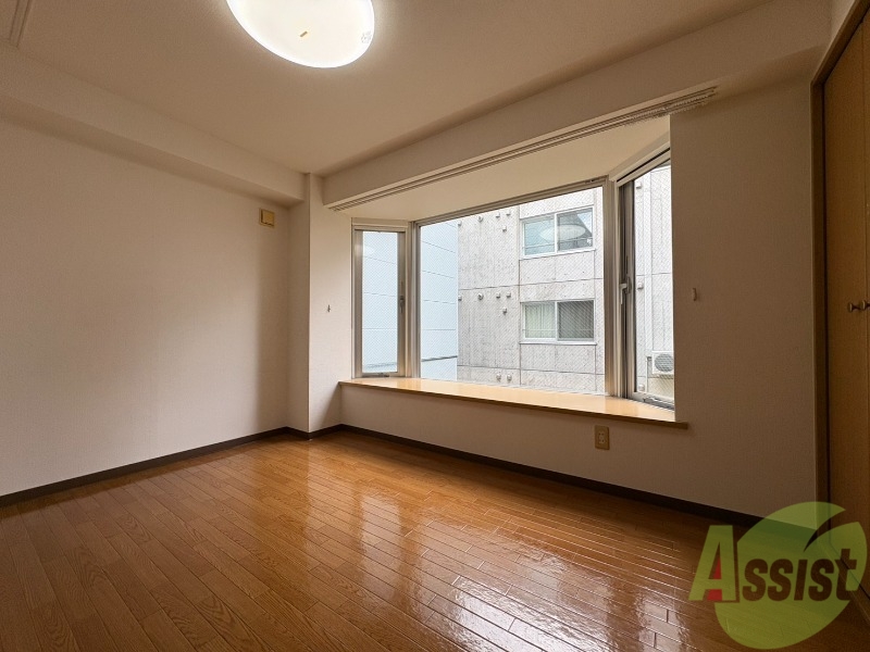 その他部屋・スペース　こちらのお部屋は光が差し込む、温かみのあるお部屋です。