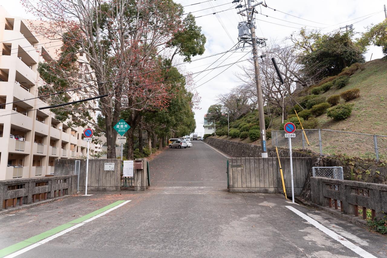 中学校　長崎市立滑石中学校（中学校）まで316m