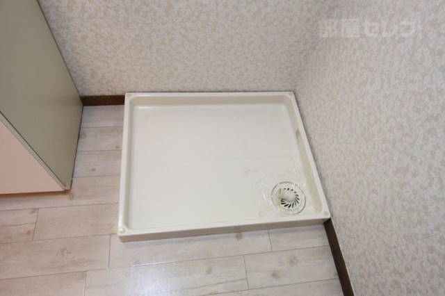 その他設備　南側　広々収納のある和室