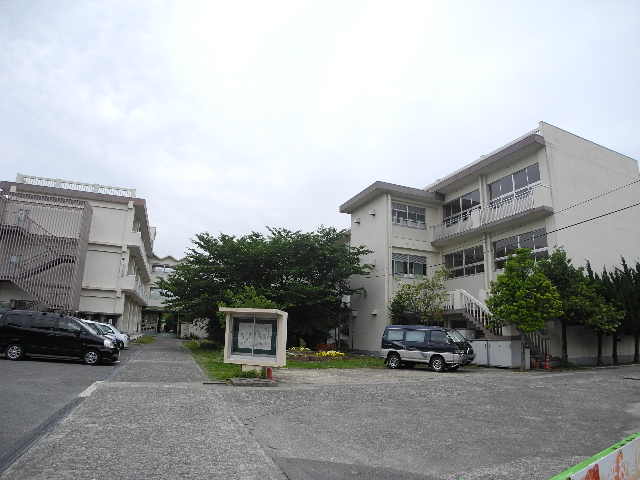 小学校　時津町立時津小学校（小学校）まで858m