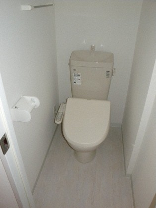 トイレ　ウォシュレット設置済みのトイレです。